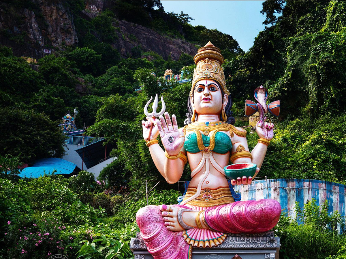 Lova Temple Tour
